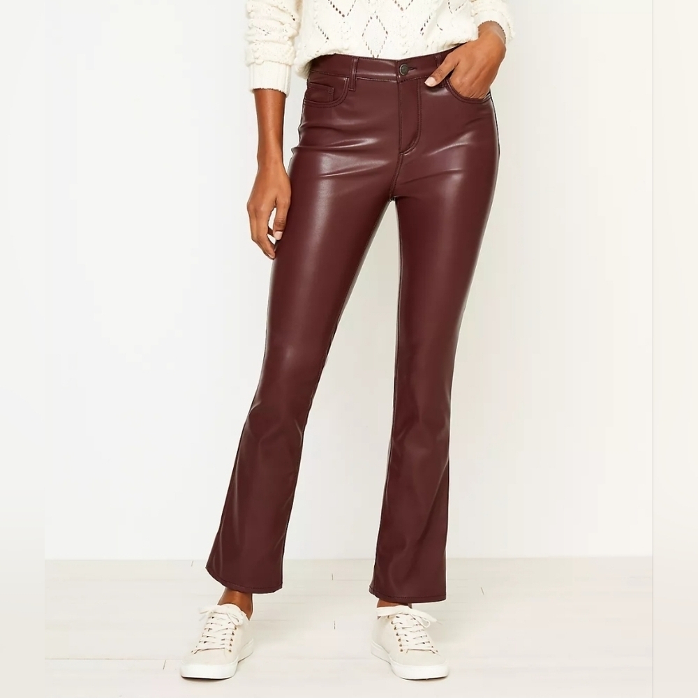 ❤️ NWOT! LOFT VEGAN LEATHER HIGH RISE CROP FLARE JEANS IN BLACK - Picture 3 of 9